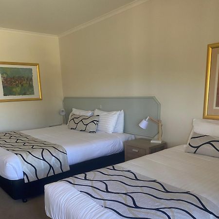 Deniliquin Country Club Motor Inn Екстериор снимка