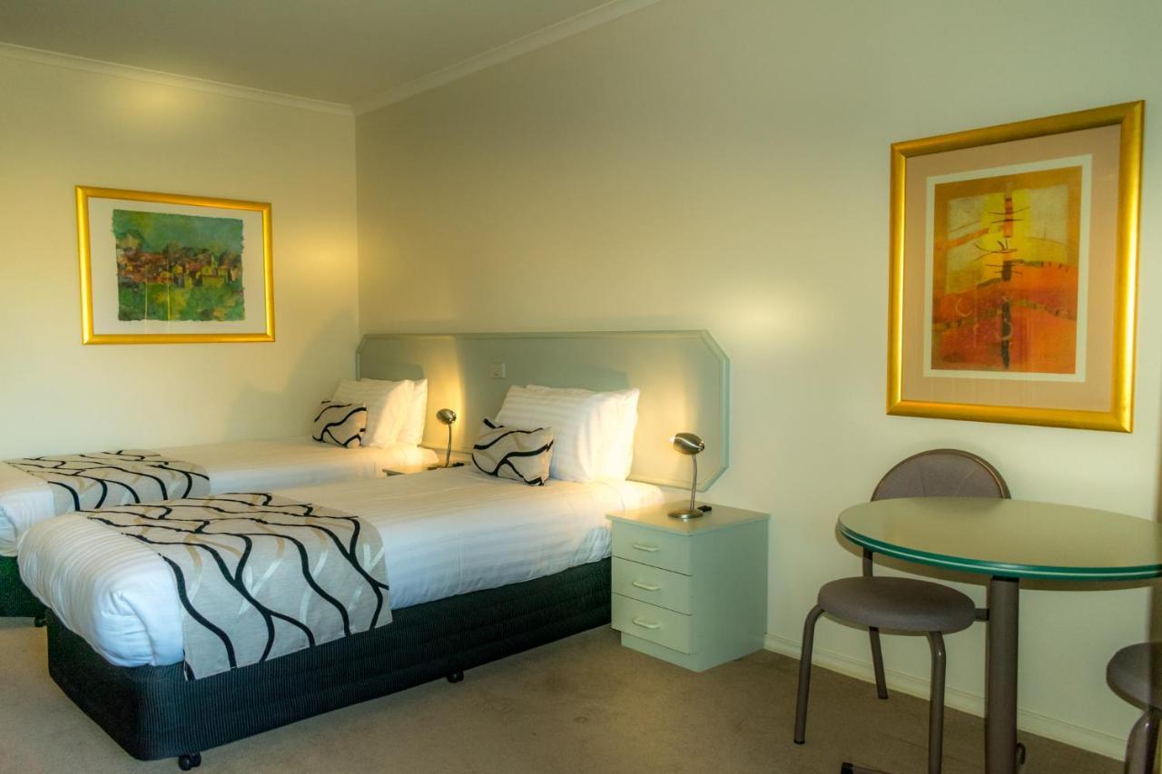 Deniliquin Country Club Motor Inn Екстериор снимка