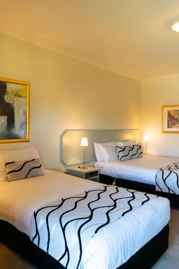 Deniliquin Country Club Motor Inn Екстериор снимка