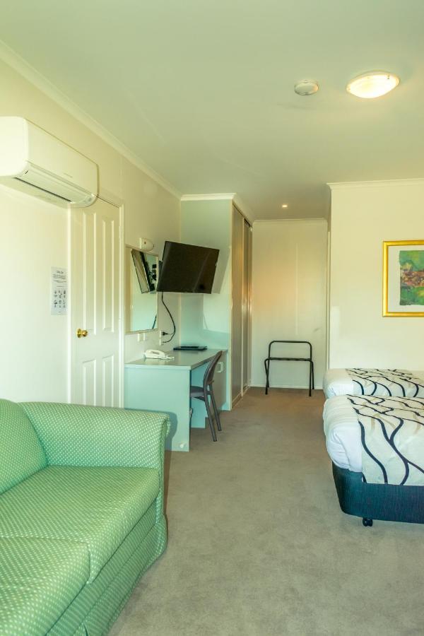 Deniliquin Country Club Motor Inn Екстериор снимка