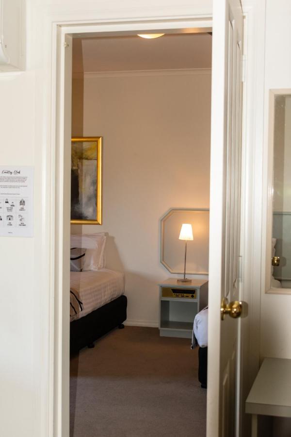 Deniliquin Country Club Motor Inn Екстериор снимка