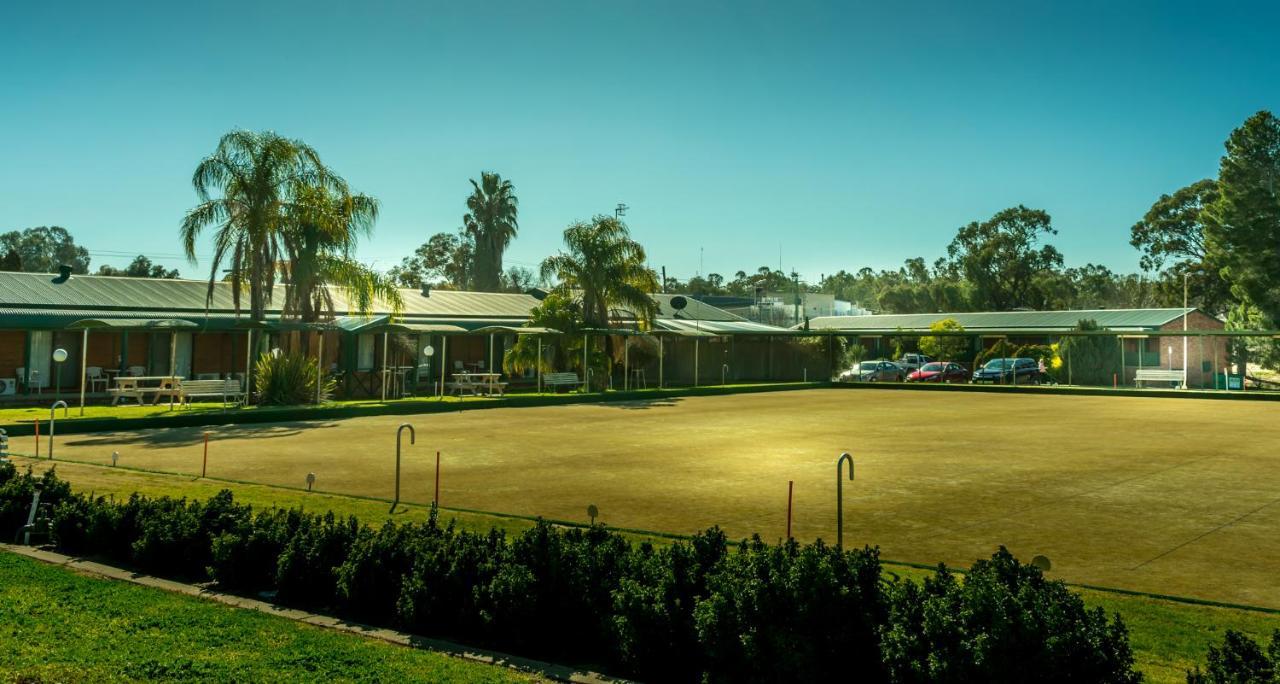 Deniliquin Country Club Motor Inn Екстериор снимка