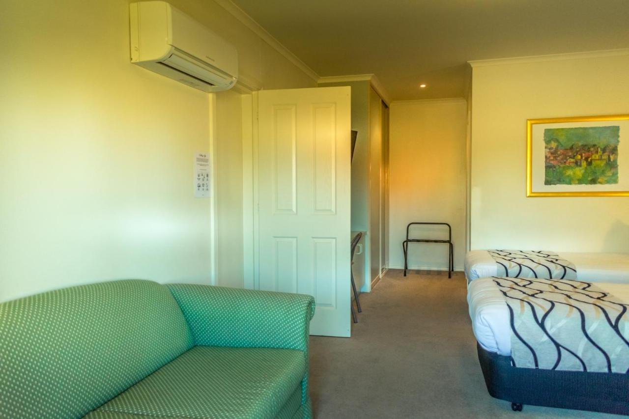 Deniliquin Country Club Motor Inn Екстериор снимка
