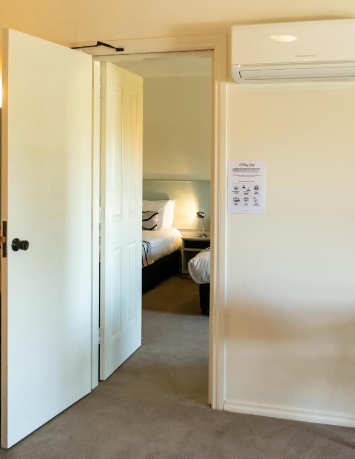 Deniliquin Country Club Motor Inn Екстериор снимка