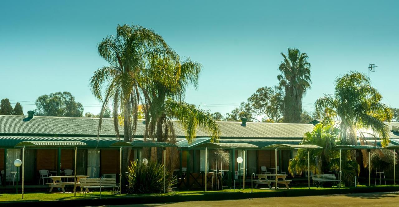 Deniliquin Country Club Motor Inn Екстериор снимка