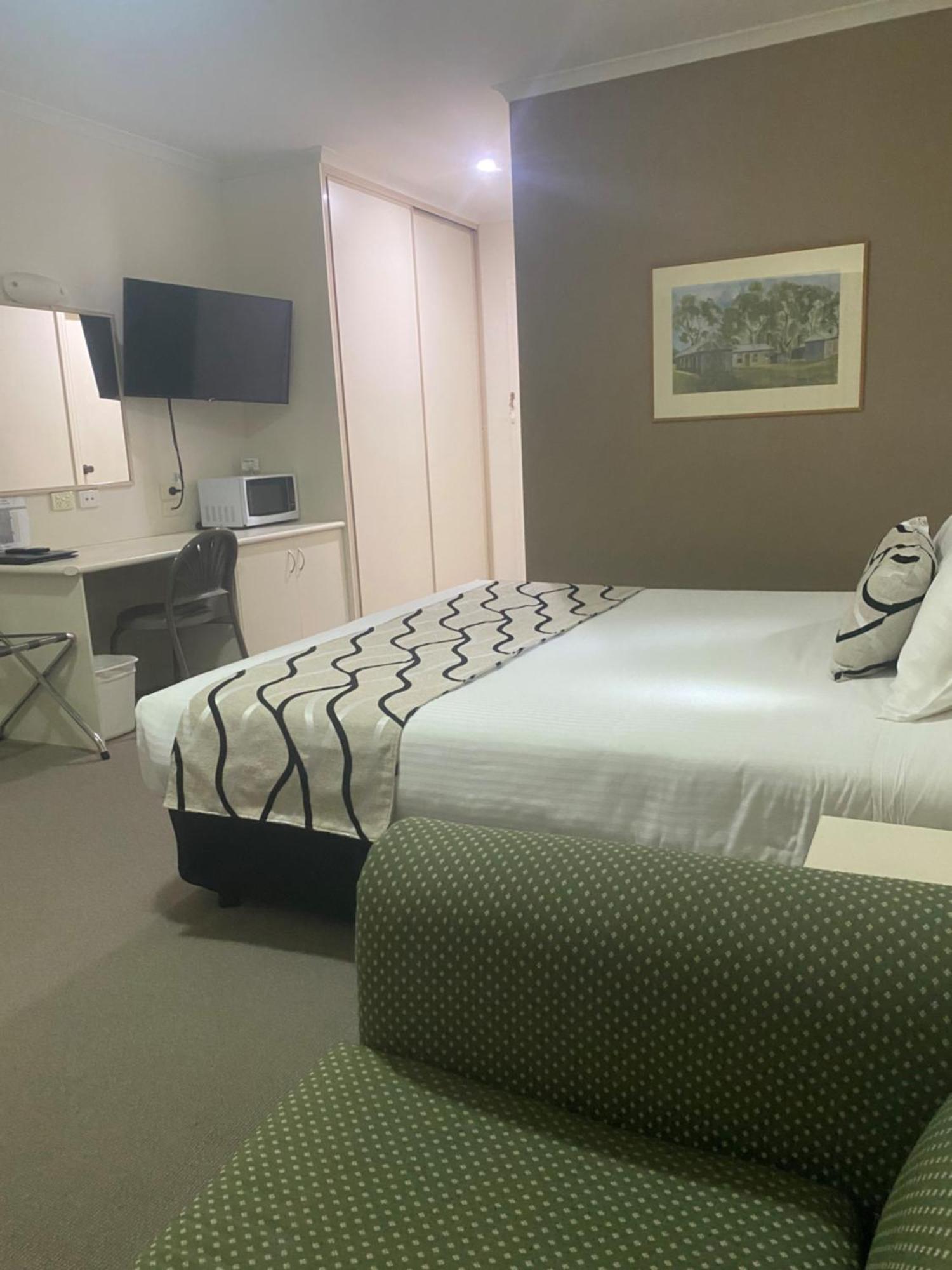 Deniliquin Country Club Motor Inn Екстериор снимка