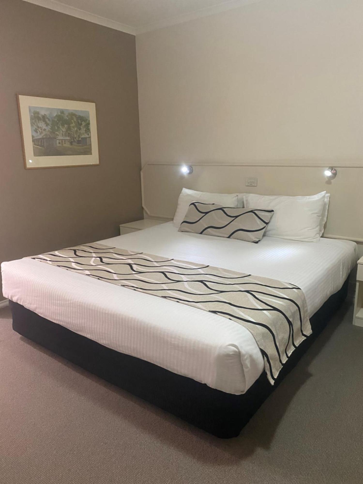 Deniliquin Country Club Motor Inn Екстериор снимка