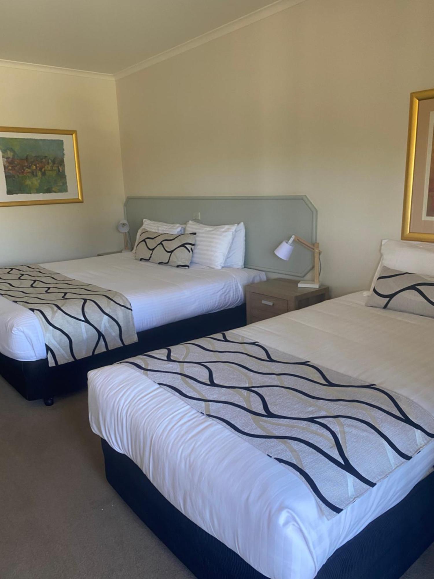 Deniliquin Country Club Motor Inn Екстериор снимка