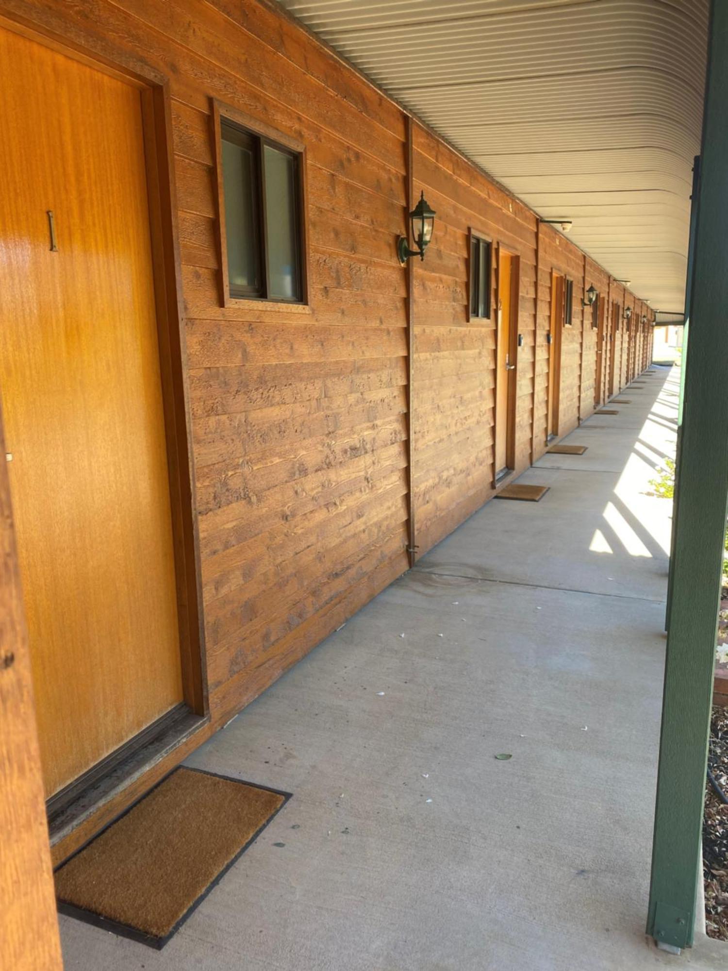 Deniliquin Country Club Motor Inn Екстериор снимка