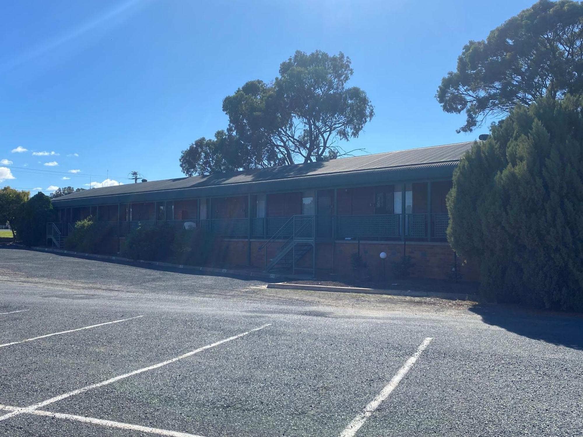 Deniliquin Country Club Motor Inn Екстериор снимка