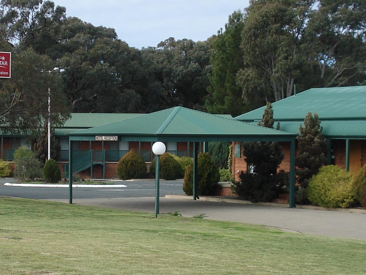Deniliquin Country Club Motor Inn Екстериор снимка
